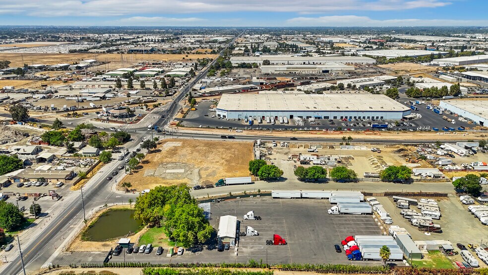 More Photos Of 8989 Elder Creek Rd, Sacramento Contractor Storage Yard For Sale