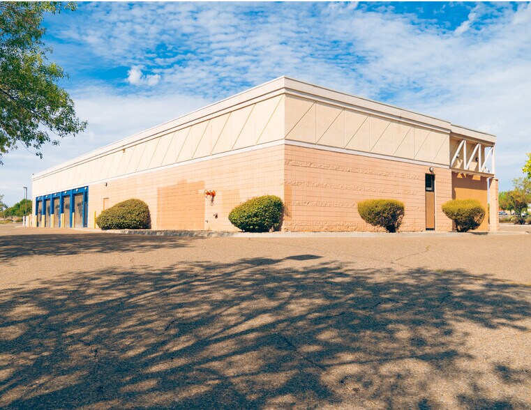 More Photos Of 10000 Coors Byp NW, Albuquerque Department Store For Sale