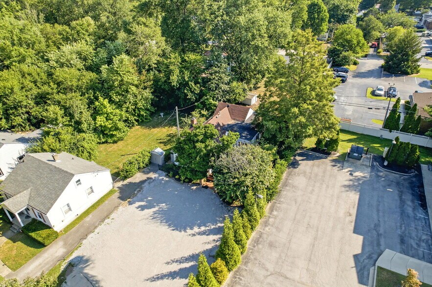 More Photos Of 409 Marquette Dr, Louisville Office For Sale