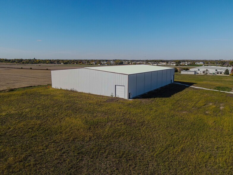 More Photos Of 507 Research Dr, Perry Industrial For Sale