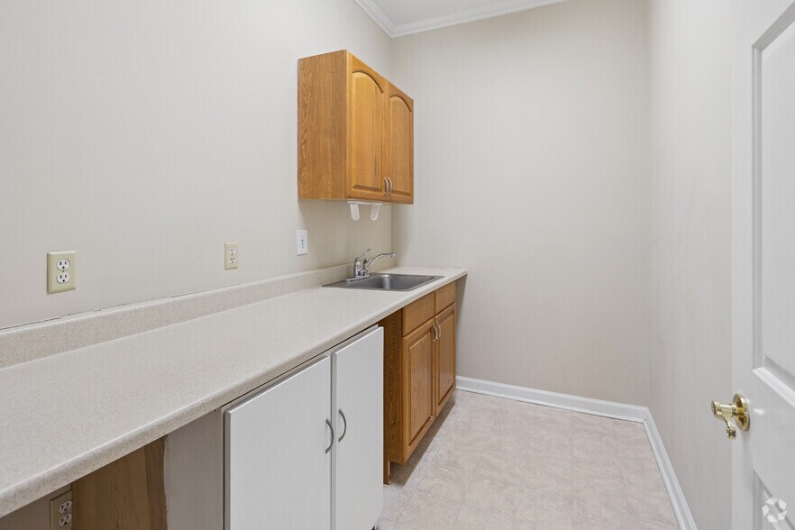 More Photos Of 3920 Plank Rd, Fredericksburg Office Residential For Sale