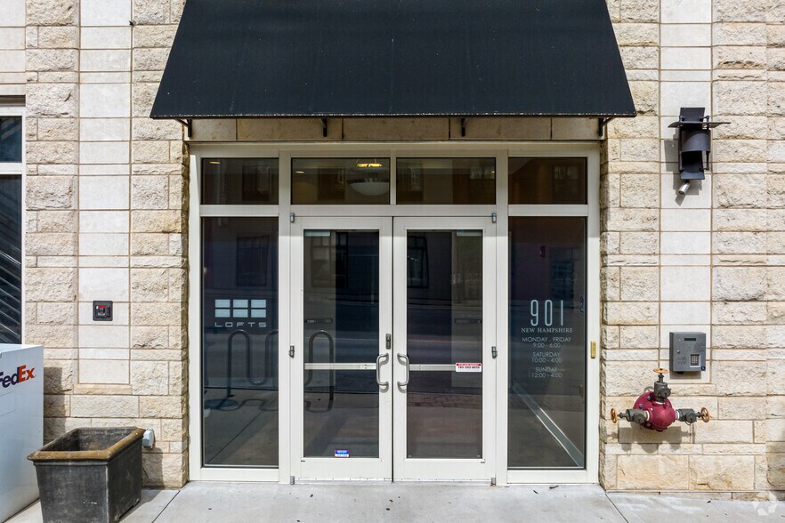 More Photos Of 901 New Hampshire St, Lawrence Apartments For Lease