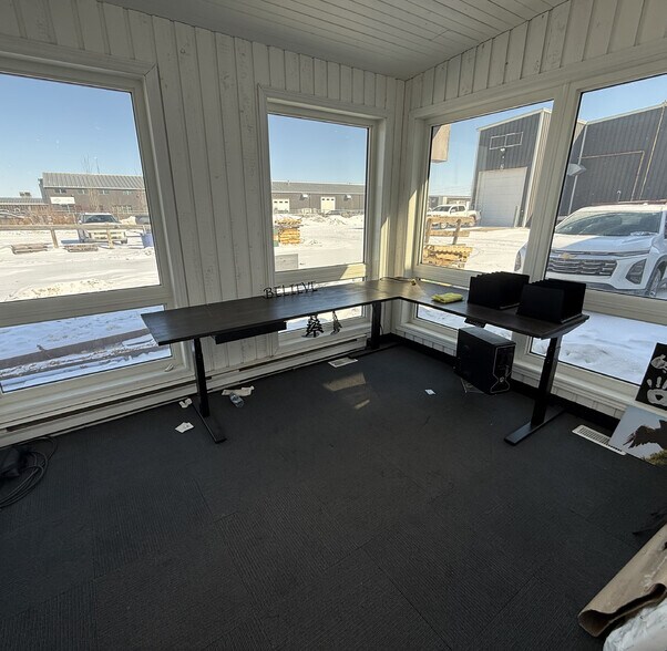 More Photos Of 2954 Day St, Sunnyside Industrial For Lease