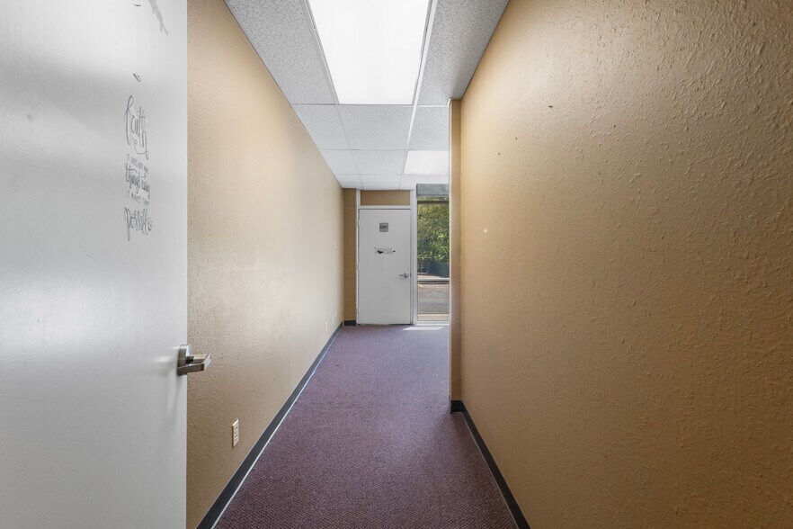More Photos Of 421 S Beckham Ave, Tyler Medical For Lease