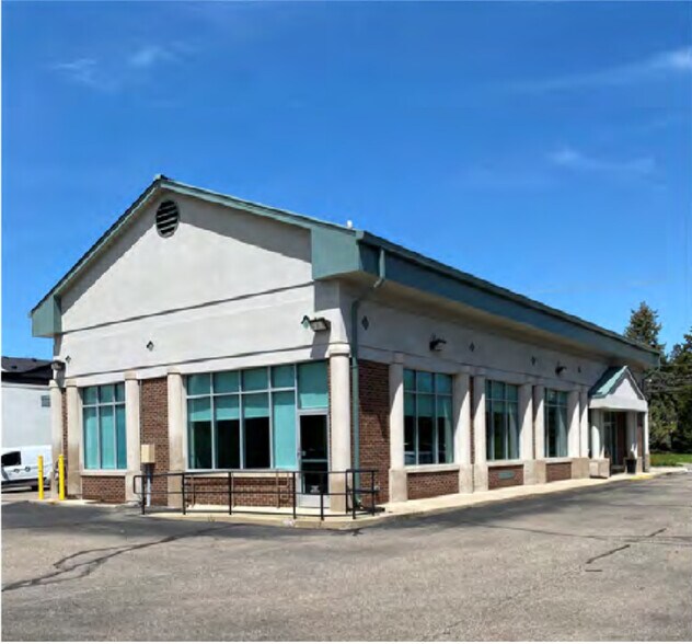 More Photos Of 35 W Long Lake Rd, Bloomfield Hills Bank For Lease