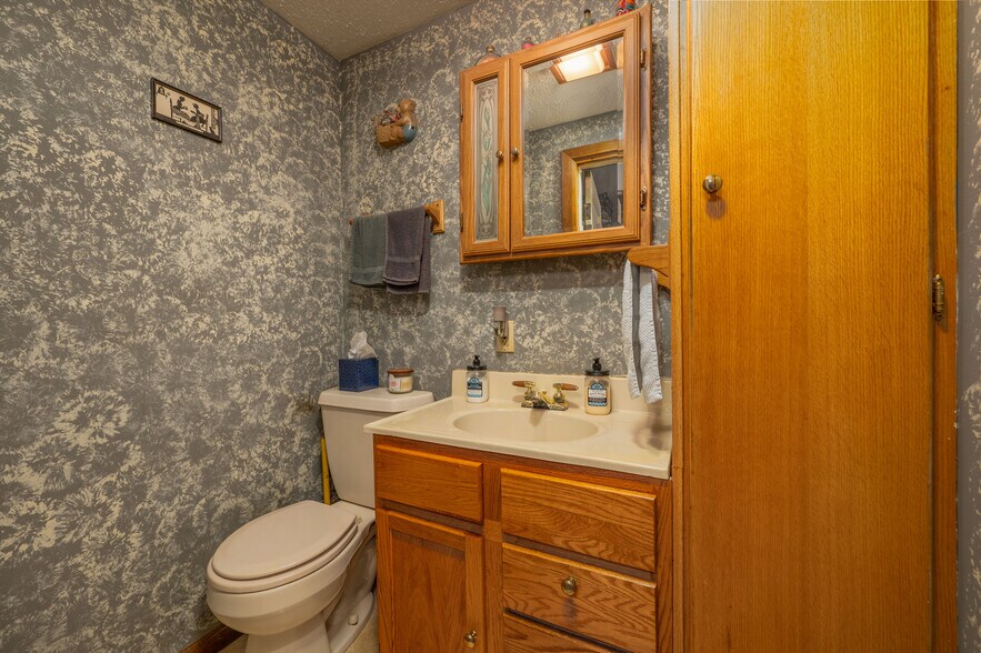 More Photos Of 6297 Columbia Rd NW, Dover Specialty For Sale