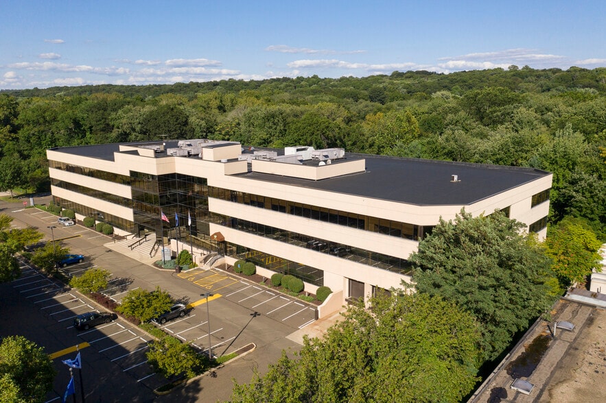 More Photos Of 11 Riverbend Dr S, Stamford Office For Lease