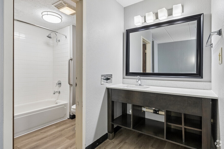 More Photos Of 1722 N Walnut St, Bloomington Apartments For Sale