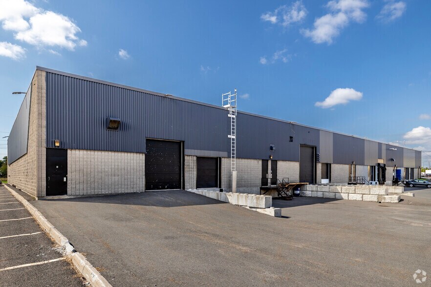 More Photos Of 4800 Boul Kimber, Longueuil Warehouse For Lease
