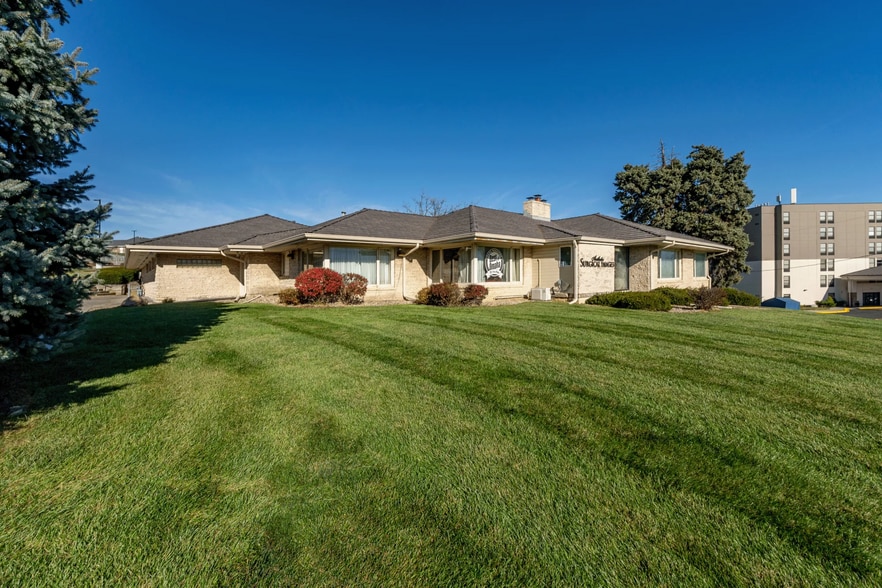 More Photos Of 8900 W Dodge Rd, Omaha Medical For Lease