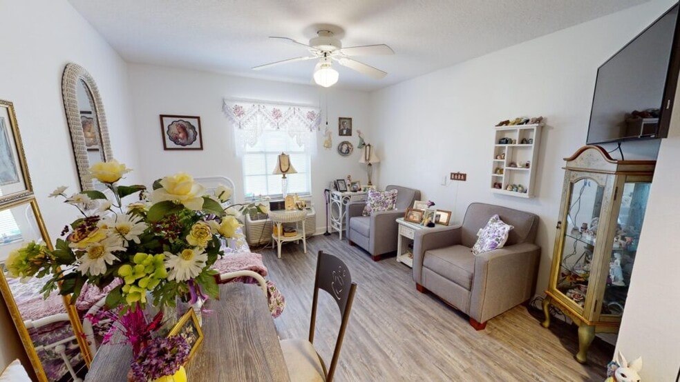 More Photos Of 12 E Grove Ave, Lake Wales Assisted Living For Sale