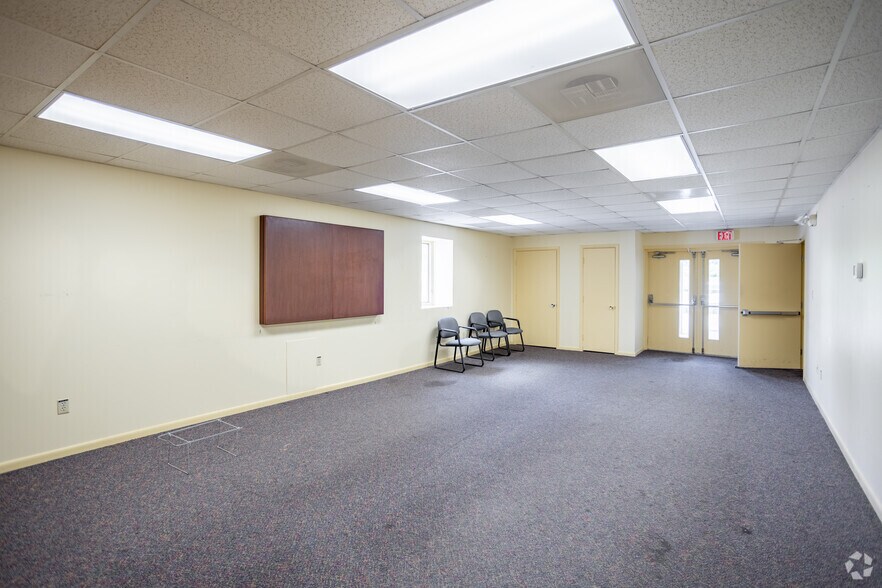 More Photos Of 520 Pleasant Valley Rd, Trafford Office For Sale