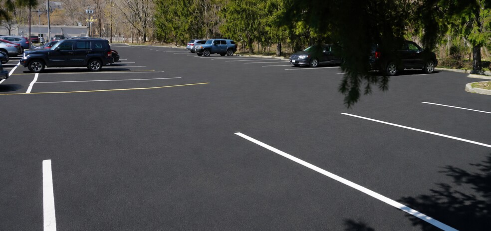 More Photos Of 33 Sicomac Rd, North Haledon Office For Lease