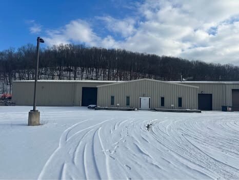 Primary Photo Of 1628 Middle Road Ext, Gibsonia Warehouse For Lease