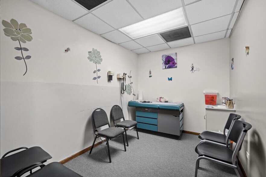 More Photos Of 7107 W Belmont Ave, Chicago Medical For Lease