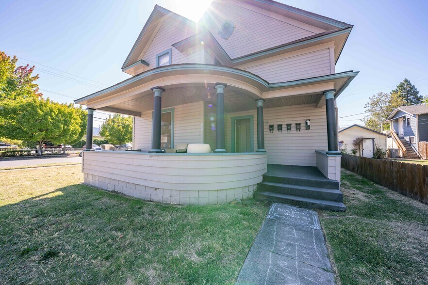 More Photos Of 303 SW I St, Grants Pass Apartments For Sale
