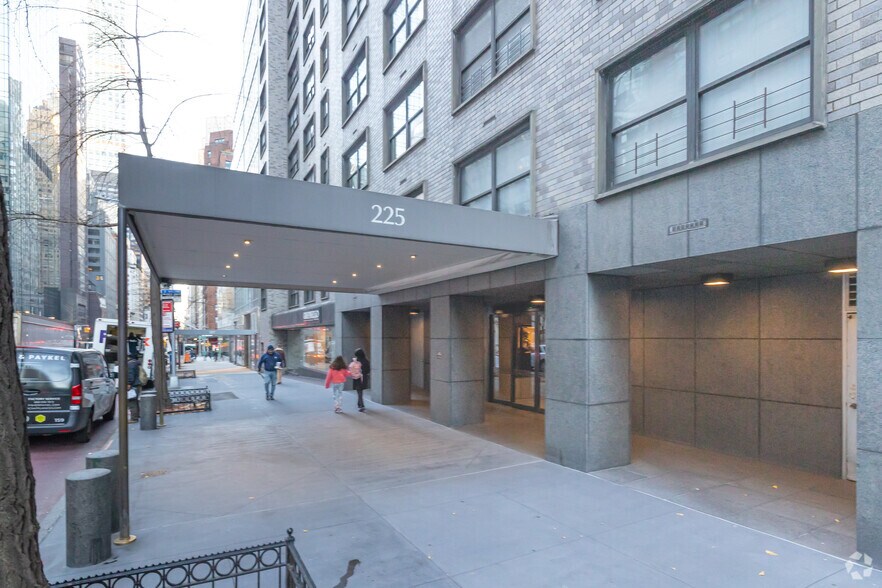 More Photos Of 225 E 57th St, New York Apartments For Lease