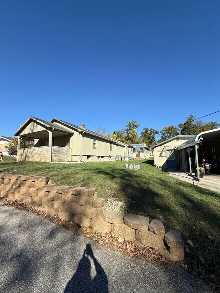 More Photos Of 1016 W Country Club Dr, Bloomington Multifamily For Sale