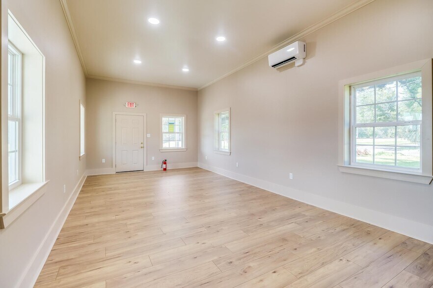 More Photos Of 228 E Railroad St, Long Beach Freestanding For Sale