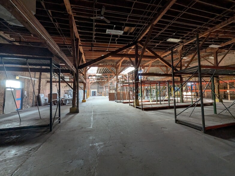 More Photos Of 1740 W Webster Ave, Chicago Light Manufacturing For Lease