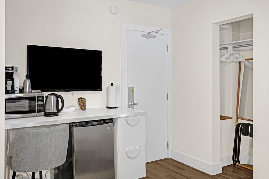 More Photos Of 3020-3024 Seville St, Fort Lauderdale Hotel For Sale