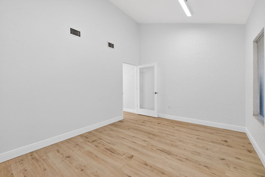 More Photos Of 5235 Ramsey Way, Fort Myers Office For Sale