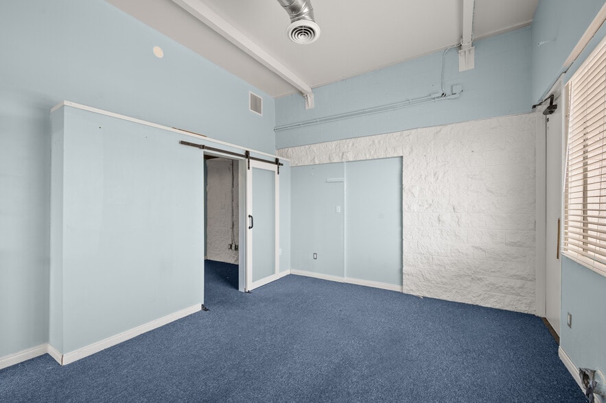 More Photos Of 8020 Ronson Rd, San Diego Warehouse For Lease