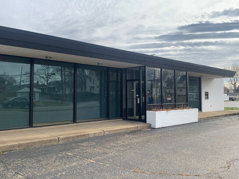 More Photos Of 1208 Harrison Ave SW, Canton Office For Lease