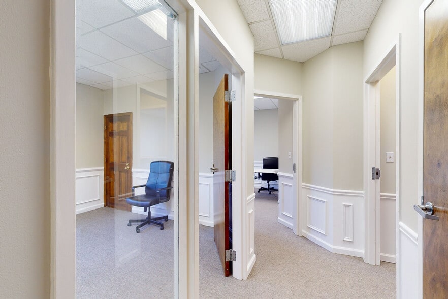 More Photos Of 3020 Roswell Rd NE, Marietta Medical For Lease