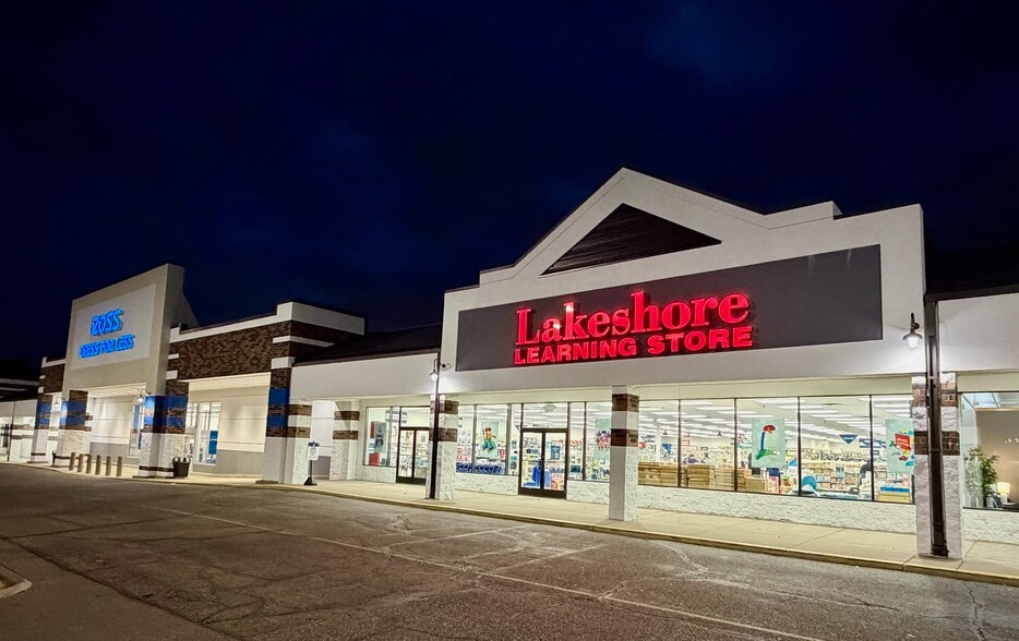 More Photos Of 1715-1749 Beam Ave, Maplewood Unknown For Lease