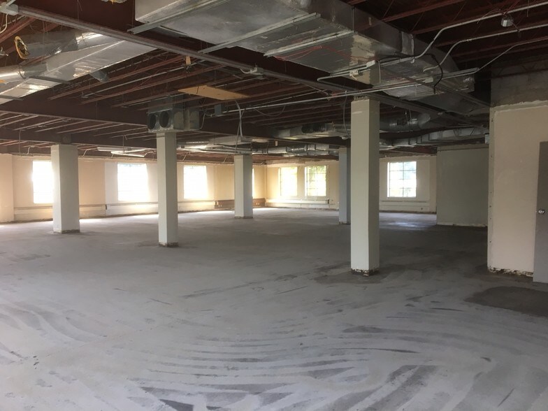 More Photos Of 2-4 S Portage St, Westfield Office For Lease