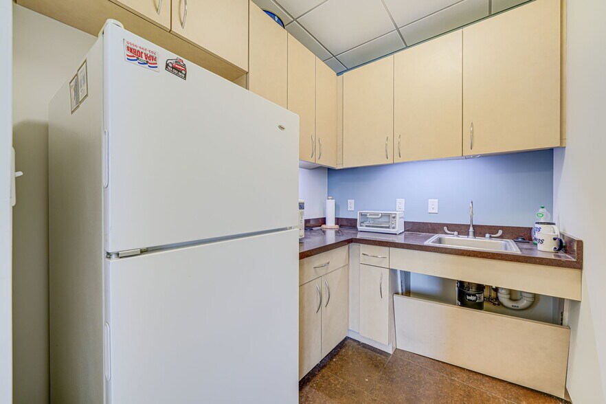 More Photos Of 7115 Leesburg Pike, Falls Church Office For Sale