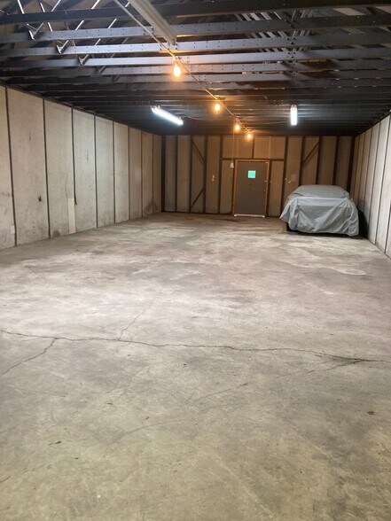 More Photos Of 309 Washington Ave, Ravenna Warehouse For Lease