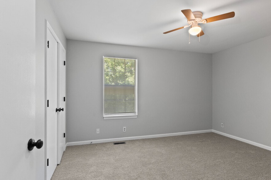 More Photos Of 155 Jack Miller Blvd, Clarksville Apartments For Sale