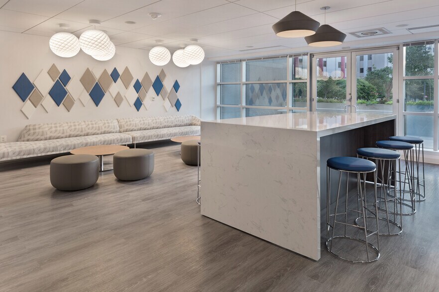 More Photos Of 7619 Little River Tpke, Annandale Office For Lease