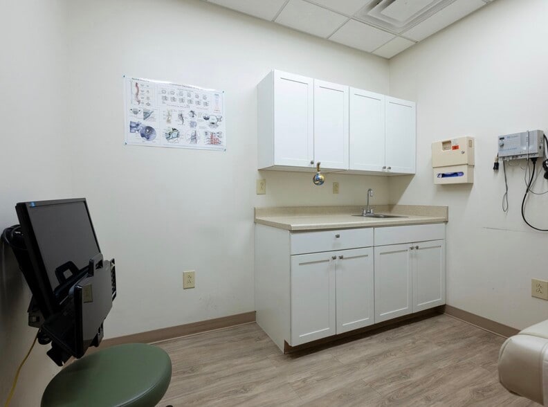 More Photos Of 129 7th Ave, Charleston Office For Sale