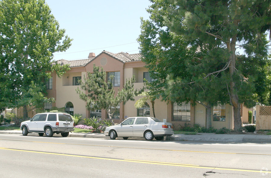 Primary Photo Of 2123 Garnet Ave, San Diego Apartments For Lease