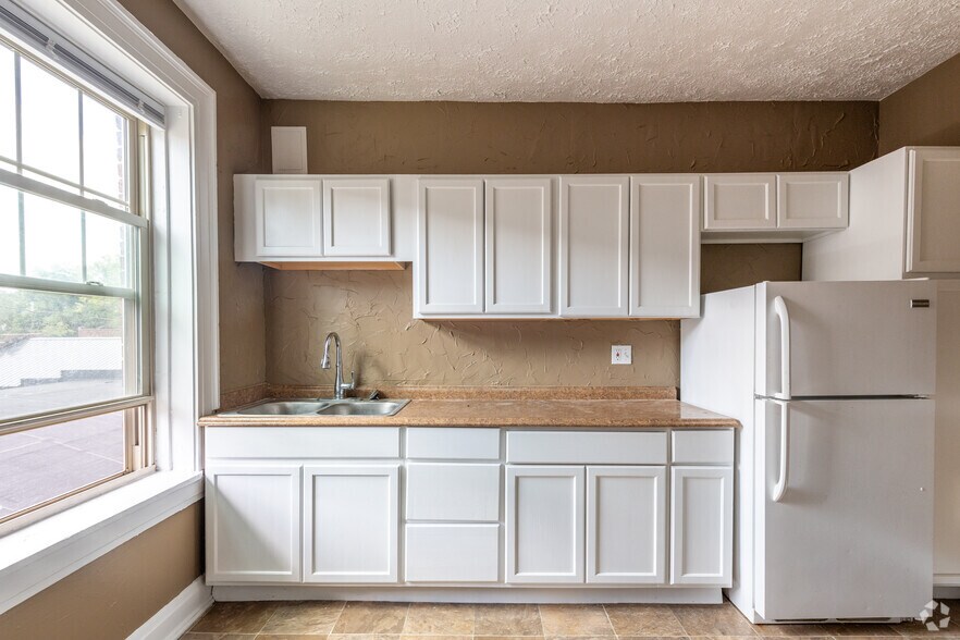 More Photos Of 218 Twin Oaks Rd, Akron Apartments For Sale