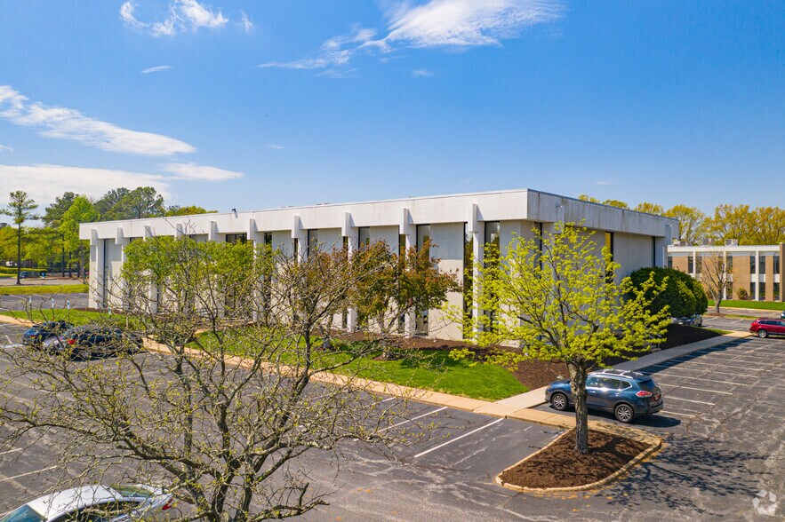 More Photos Of 8003 Franklin Farms Dr, Richmond Office For Lease
