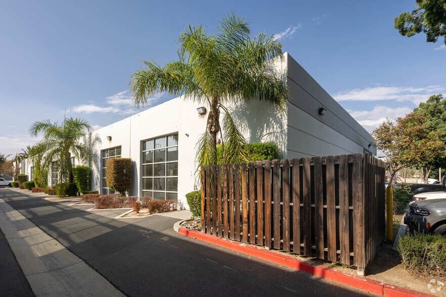 More Photos Of 4100 Latham St, Riverside Unknown For Lease