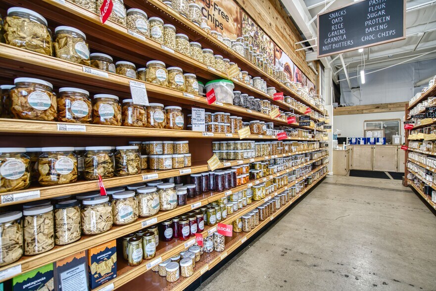 More Photos Of 3220 Prairie Ave, Boulder Unknown For Lease