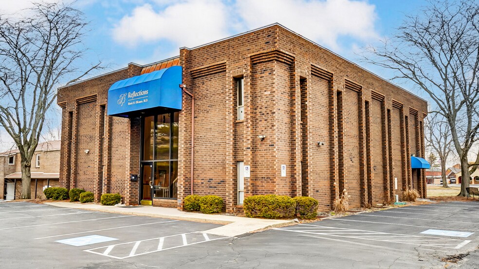 Primary Photo Of 47 E Wilson Bridge Rd, Columbus Office For Lease