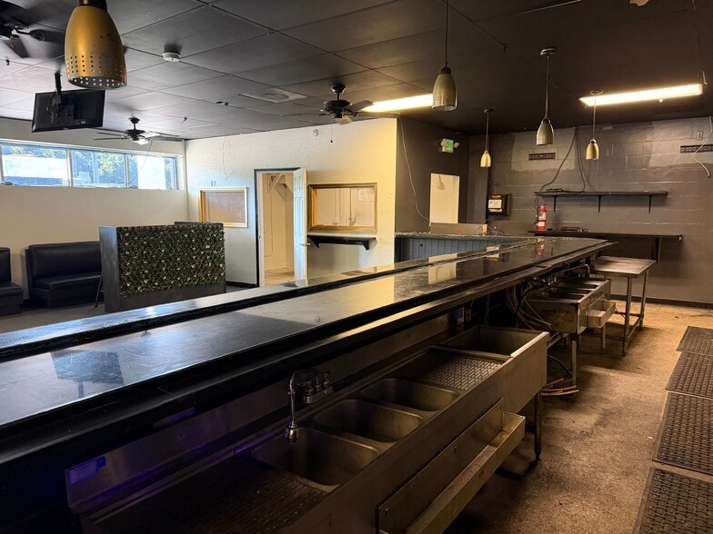 More Photos Of 2986-2990 S Sanford Ave, Sanford Freestanding For Lease