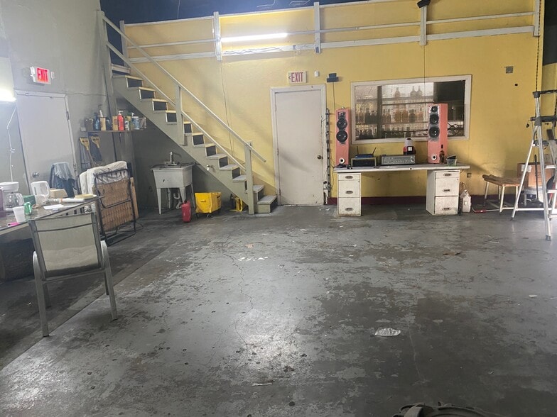 More Photos Of 2331 NW 10th St, Ocala Auto Repair For Sale