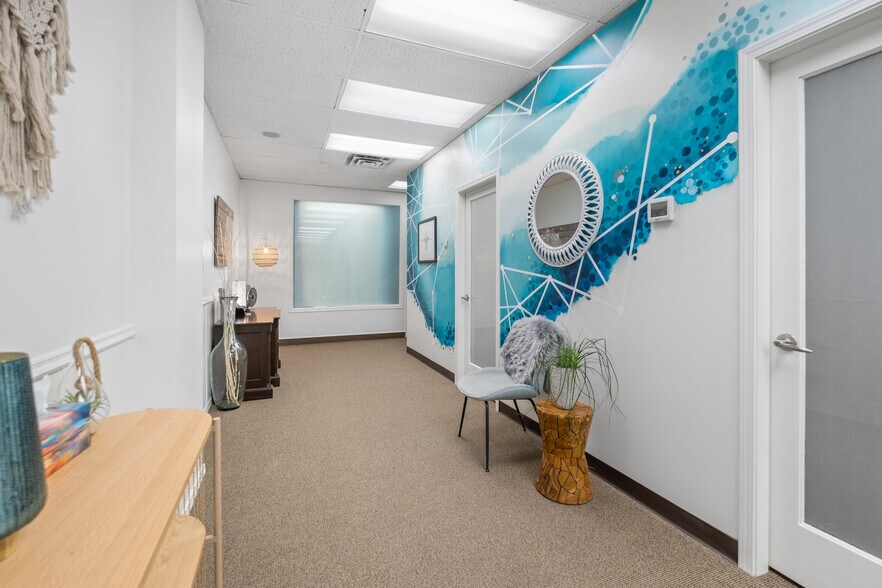 More Photos Of 1470-1476 St. Paul St, Kelowna Storefront Retail Office For Sale