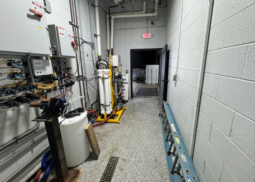 More Photos Of 8062 Orange Centre Dr, Lewis Center Carwash For Sale