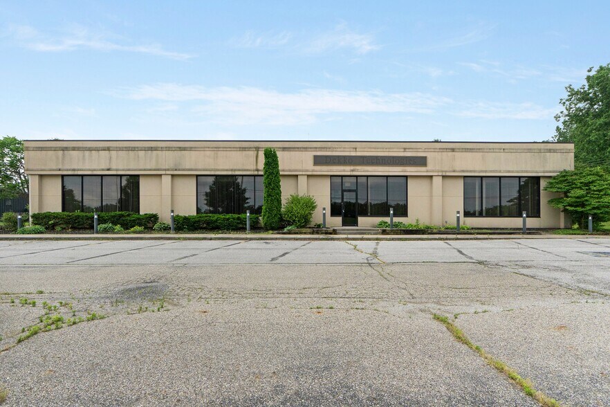 More Photos Of 8645 E Backwater Rd, North Webster Showroom For Lease