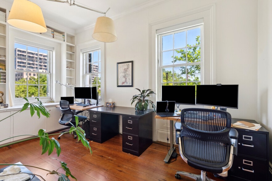 More Photos Of 2200 Prytania St, New Orleans Loft Creative Space For Sale