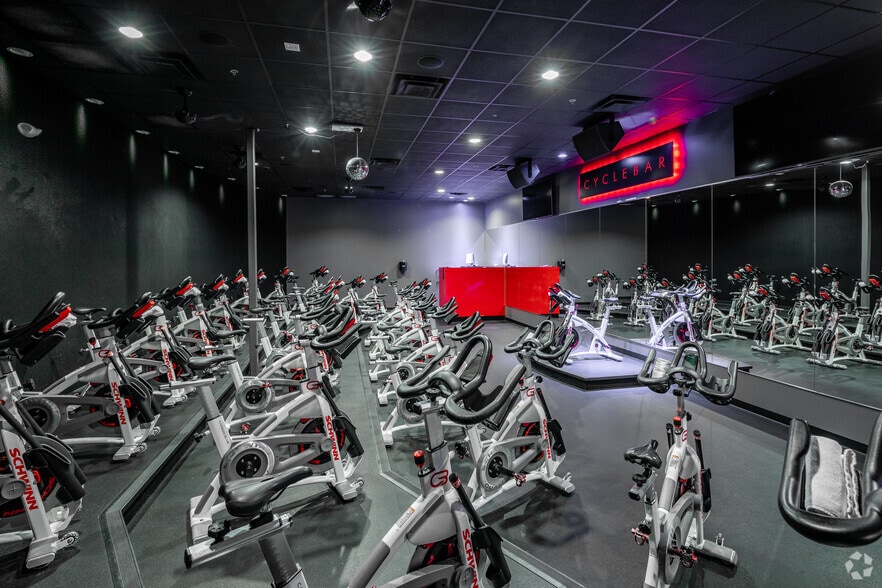 More Photos Of 1050 Glenbrook Way, Hendersonville Storefront For Lease