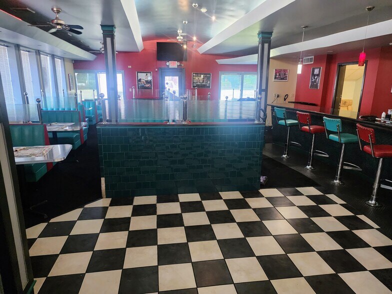 More Photos Of 8451 Ocean Gtwy, Easton Restaurant For Sale